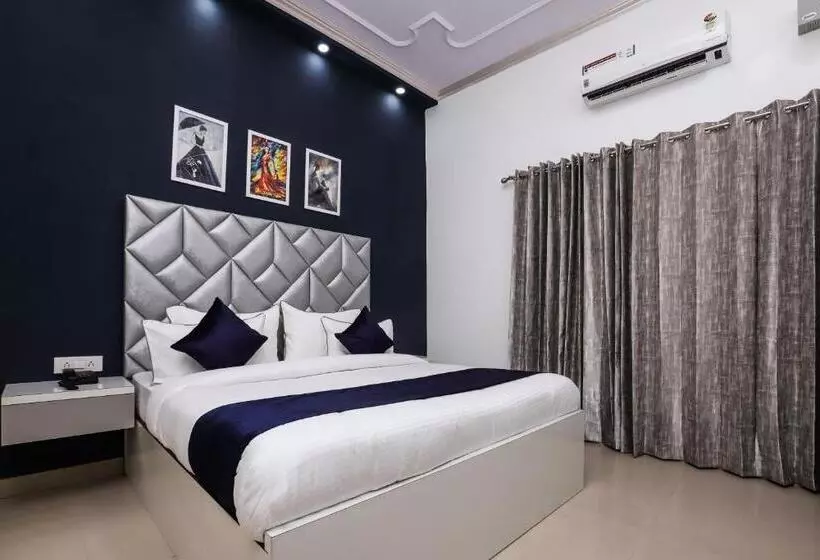 پانسیون Vizima Palace   Near Wave City Center Metro Station