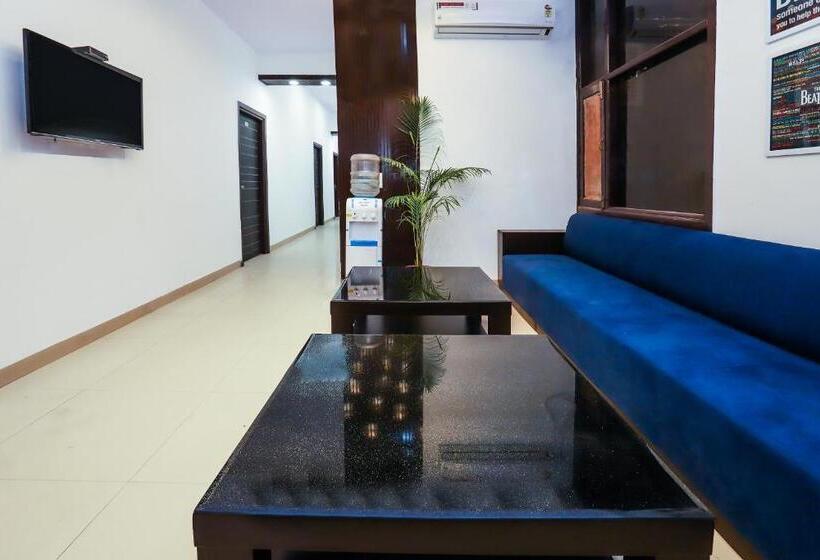 Pensão Vizima Palace Near Wave City Center Metro Station