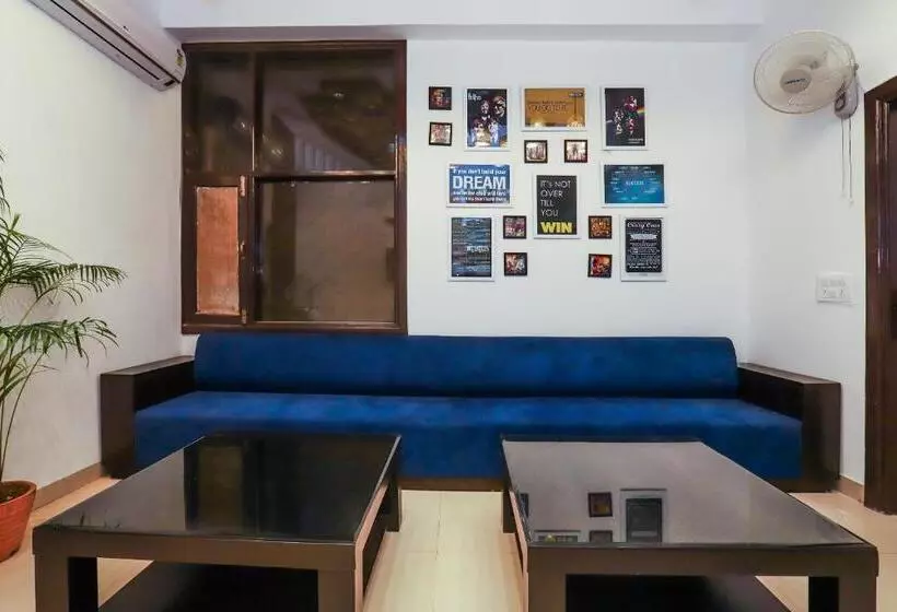 پانسیون Vizima Palace   Near Wave City Center Metro Station