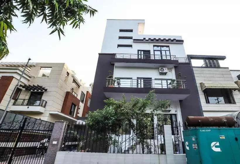 پانسیون Vizima Palace   Near Wave City Center Metro Station