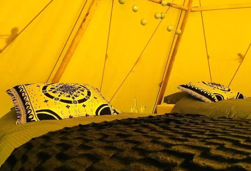 Hotelli Aurora Glamping By The Whales