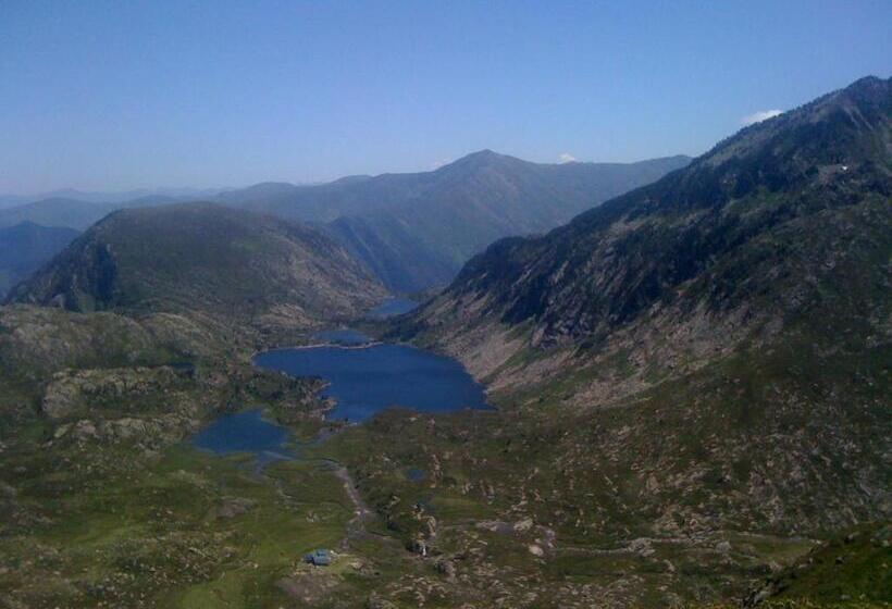 Refuge Des étangs De Bassiès   Hostel
