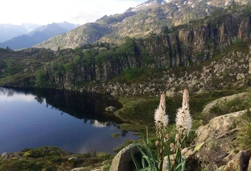 Refuge Des étangs De Bassiès   Hostel