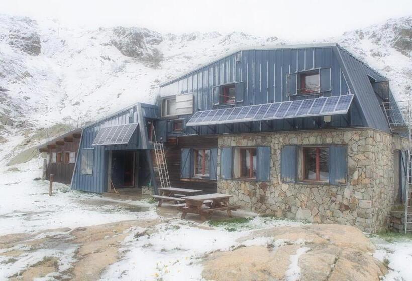 Refuge Des étangs De Bassiès   Hostel