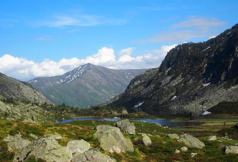 Refuge Des étangs De Bassiès   Hostel