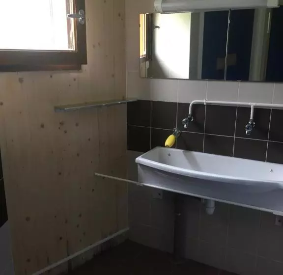 Refuge Des étangs De Bassiès   Hostel