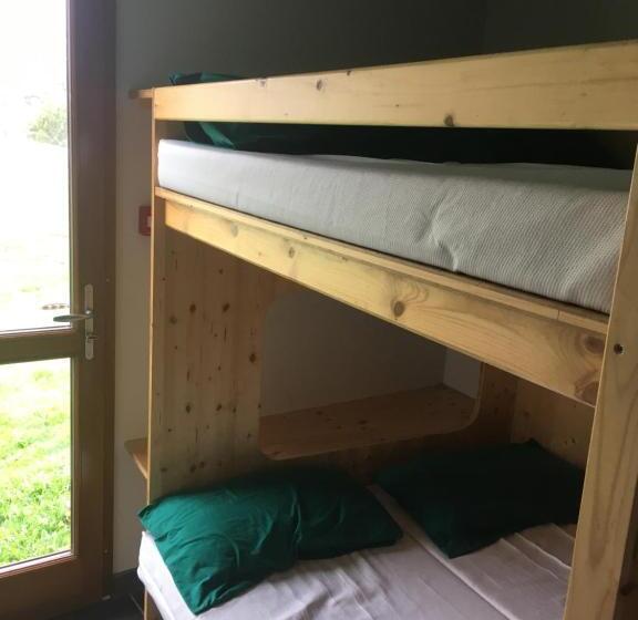 Refuge Des étangs De Bassiès   Hostel