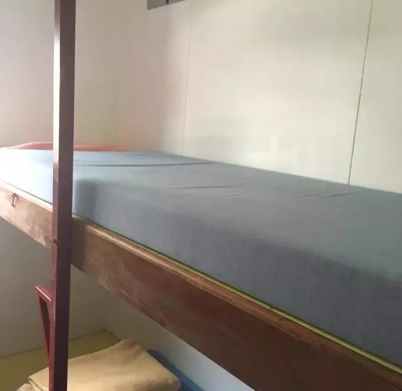 Refuge Des étangs De Bassiès   Hostel