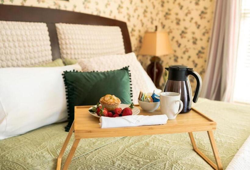 The Nordic Pineapple Bed And Breakfast