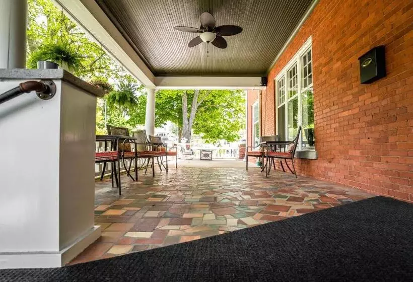 The Nordic Pineapple Bed And Breakfast