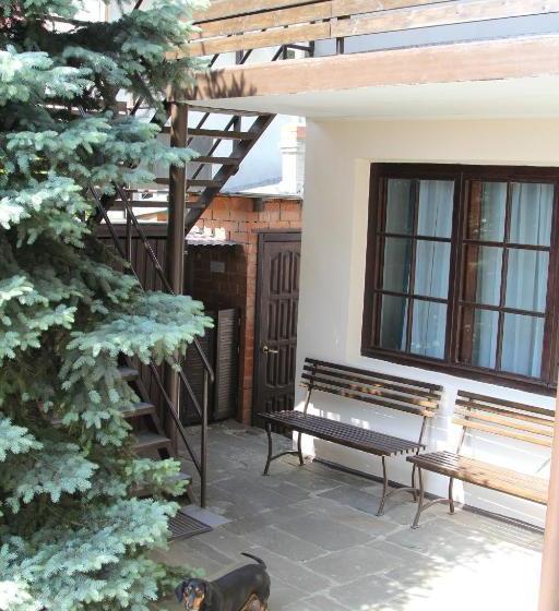 پانسیون Aksis House