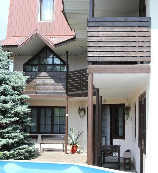 پانسیون Aksis House