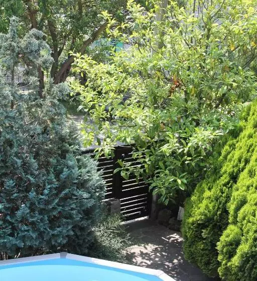 پانسیون Aksis House