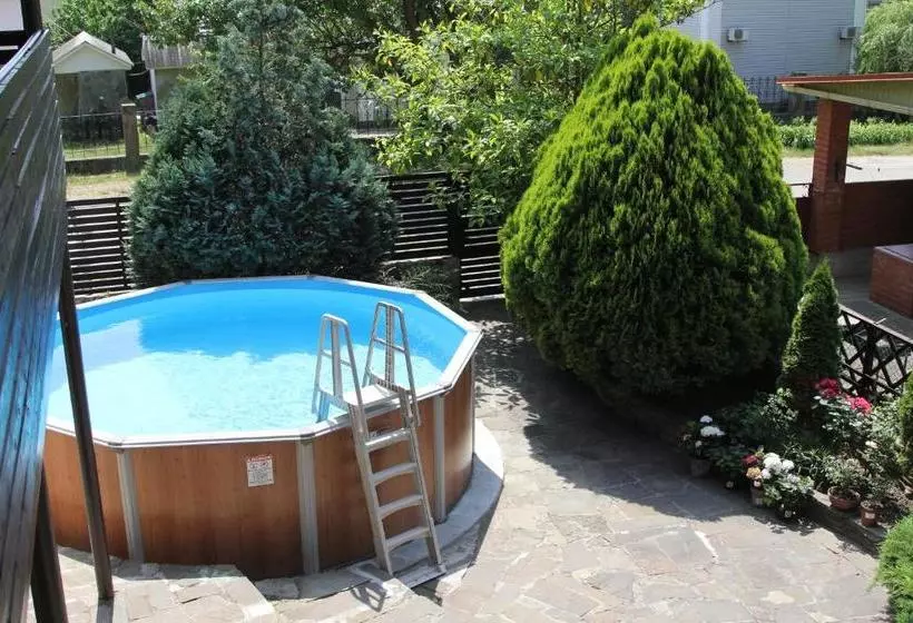 پانسیون Aksis House