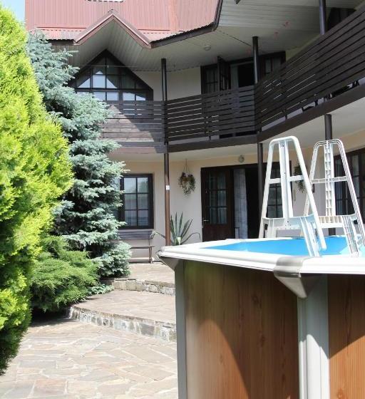 پانسیون Aksis House