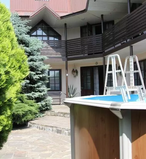 پانسیون Aksis House