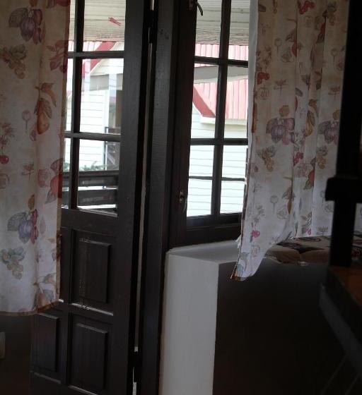 پانسیون Aksis House