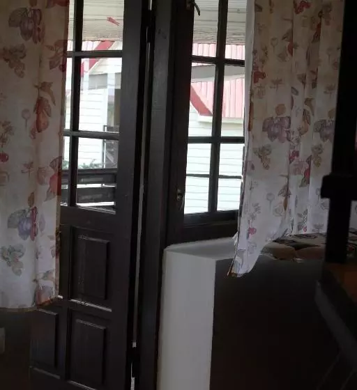 پانسیون Aksis House