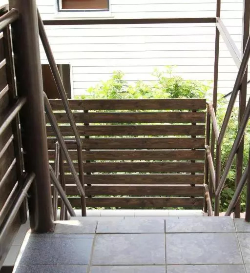 پانسیون Aksis House