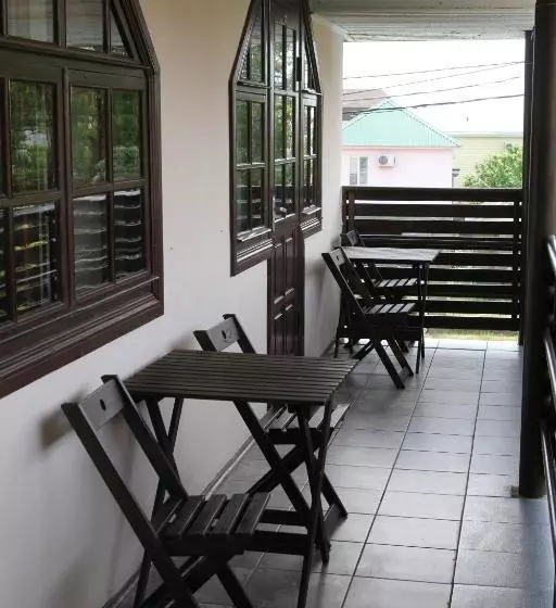 پانسیون Aksis House