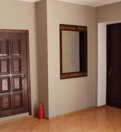 پانسیون Aksis House