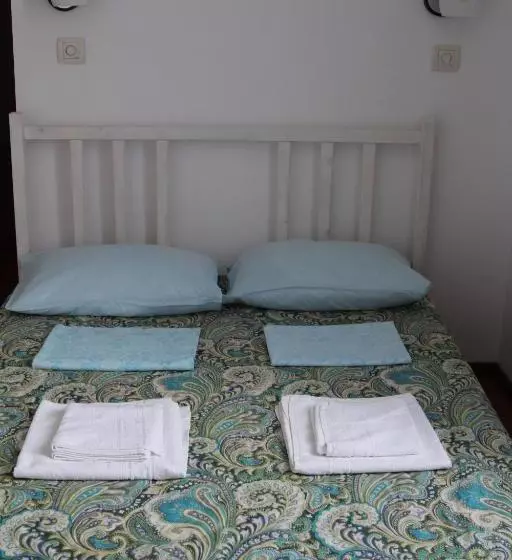 پانسیون Aksis House