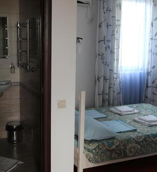 پانسیون Aksis House