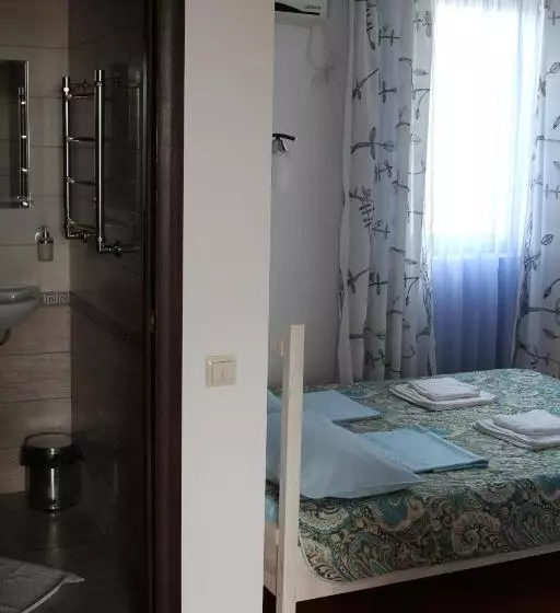 پانسیون Aksis House