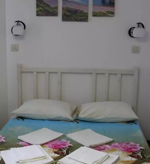 پانسیون Aksis House