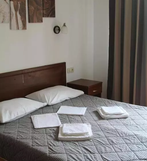 پانسیون Aksis House