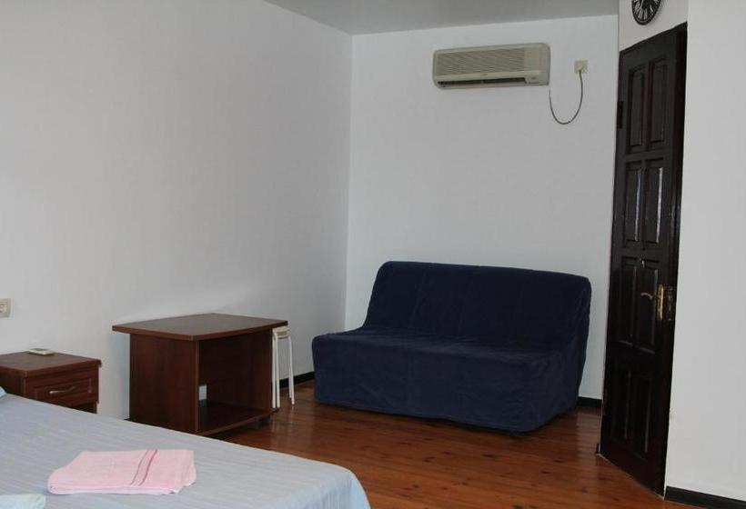 پانسیون Aksis House