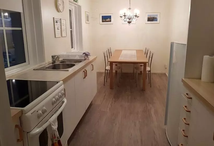 پانسیون Guesthouse Gullsól