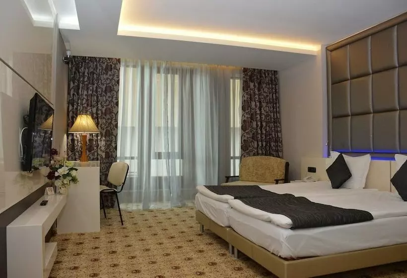 Hotelli National Palace