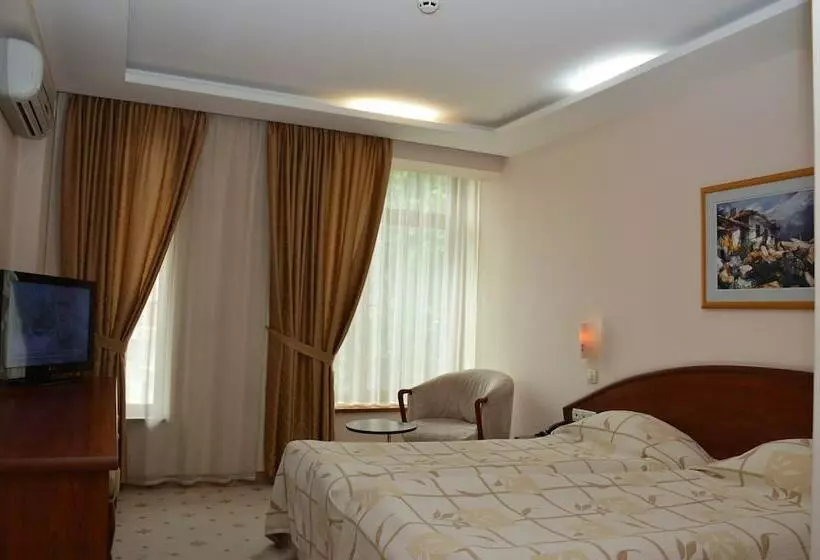 Hotelli National Palace