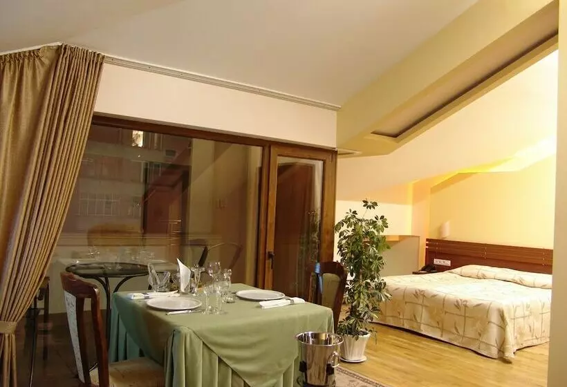 Hotelli National Palace