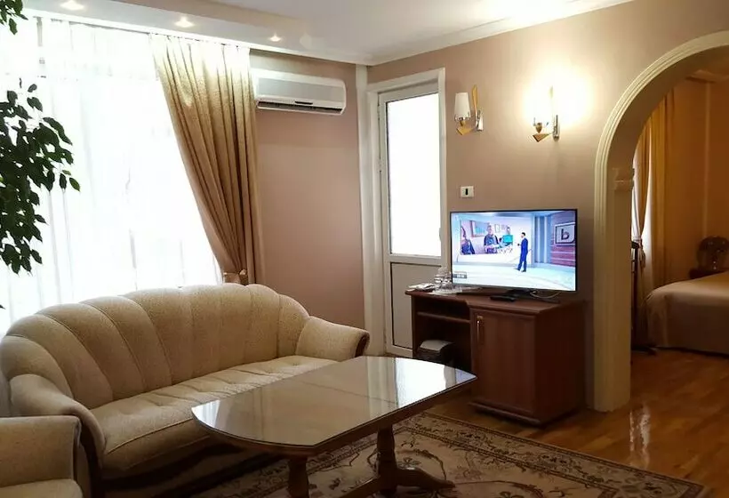 Hotelli National Palace