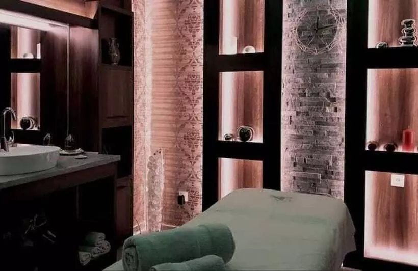 Hotelli National Palace