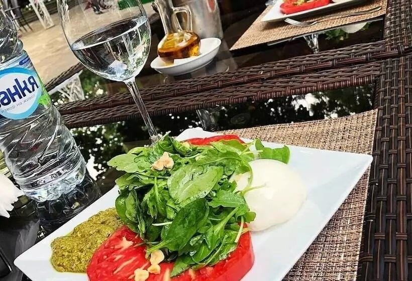 Hotelli National Palace