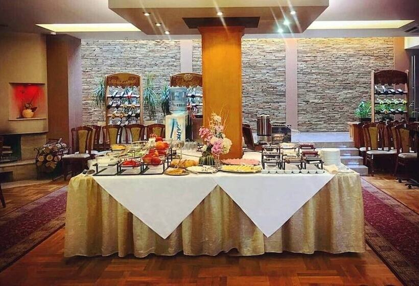 בית מלון כפרי National Palace