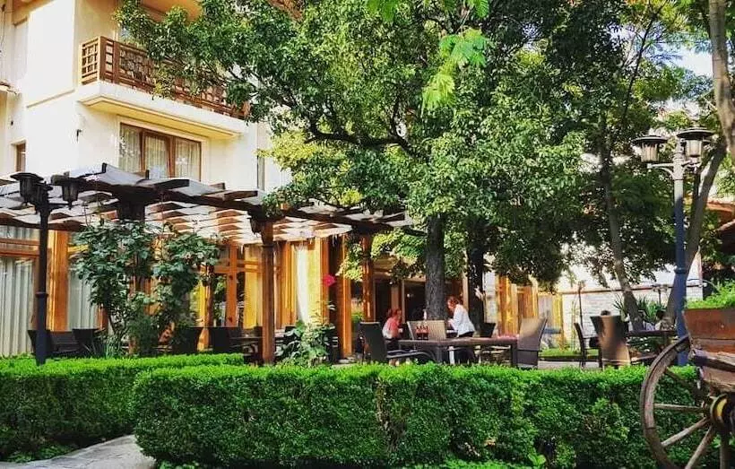 Hotelli National Palace