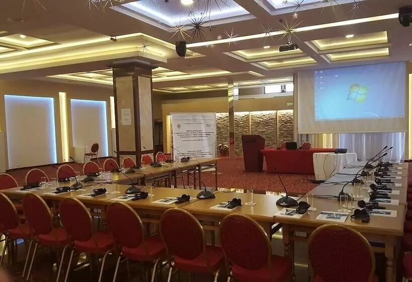 Hotelli National Palace