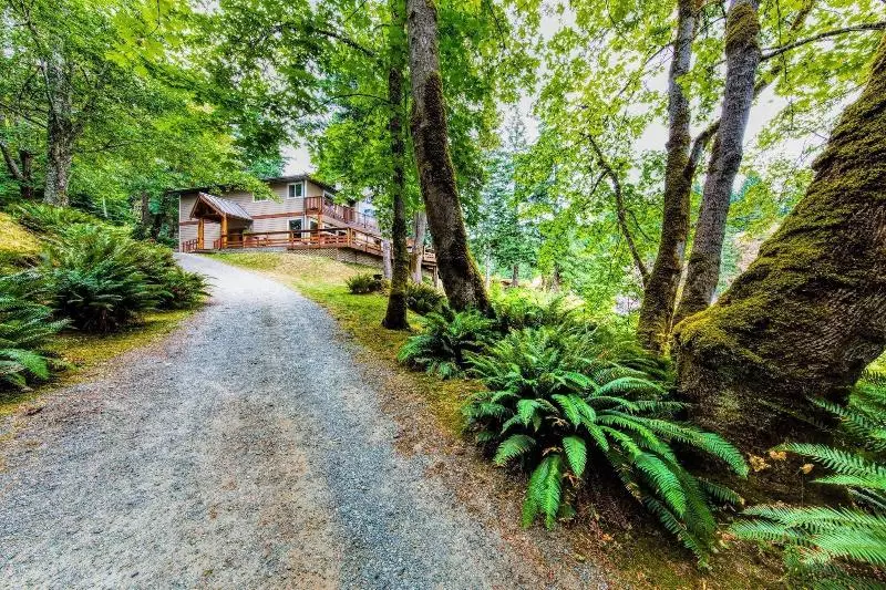 Majatalo Gowlland Harbour Resort