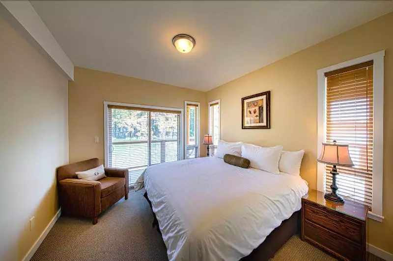 Majatalo Gowlland Harbour Resort