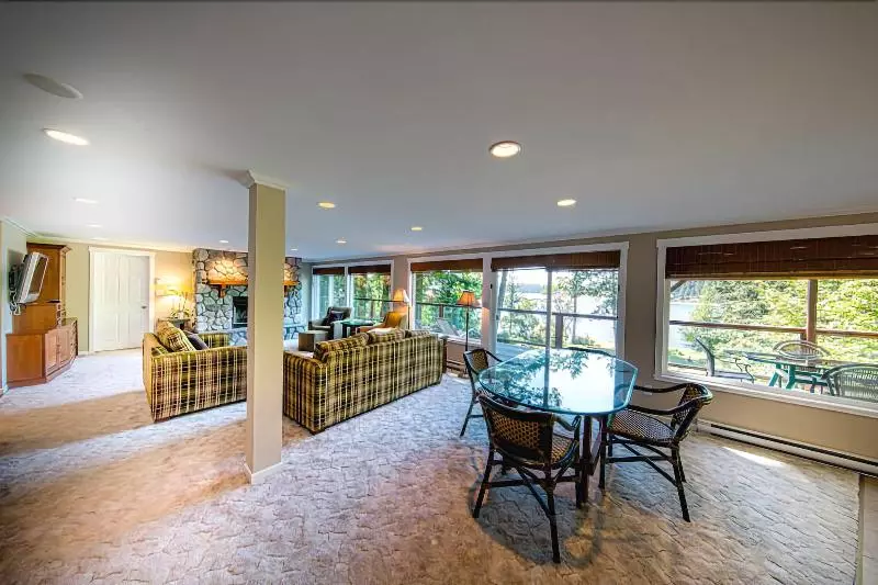 Majatalo Gowlland Harbour Resort