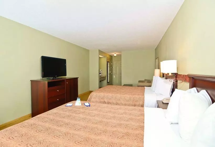 هتل Best Western Plus Concord Inn