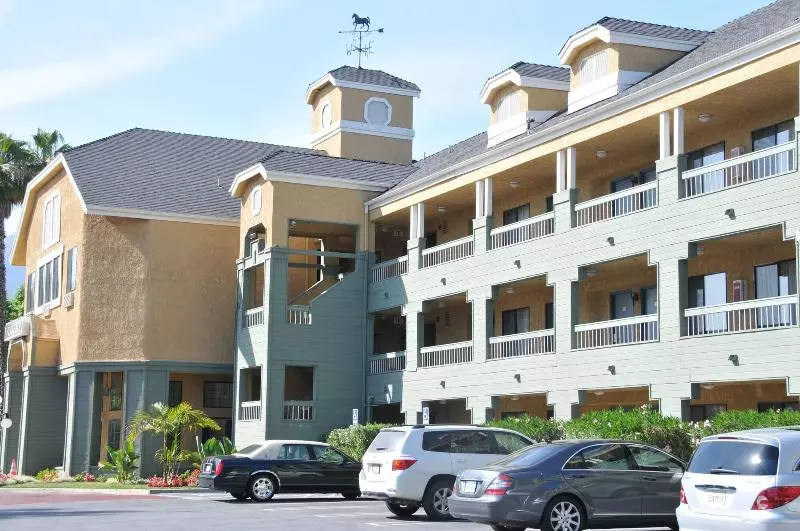 Отель Oak Tree Inn