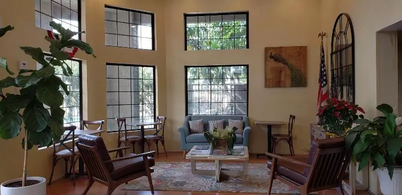 Отель Oak Tree Inn