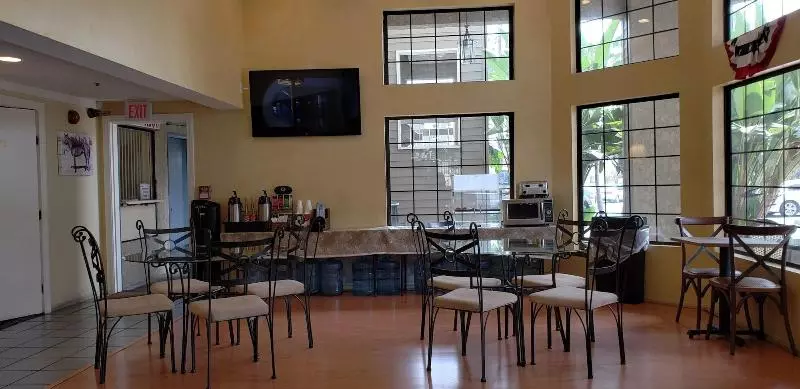 Отель Oak Tree Inn