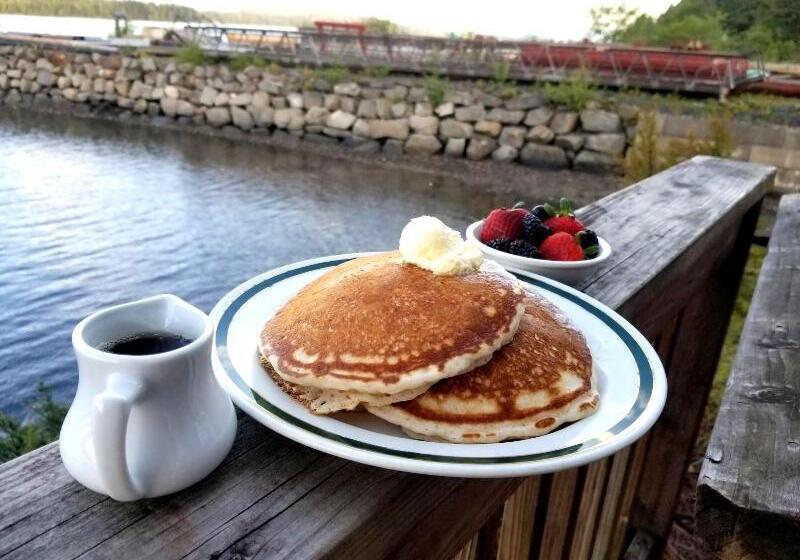 هتل The Ketch Inn