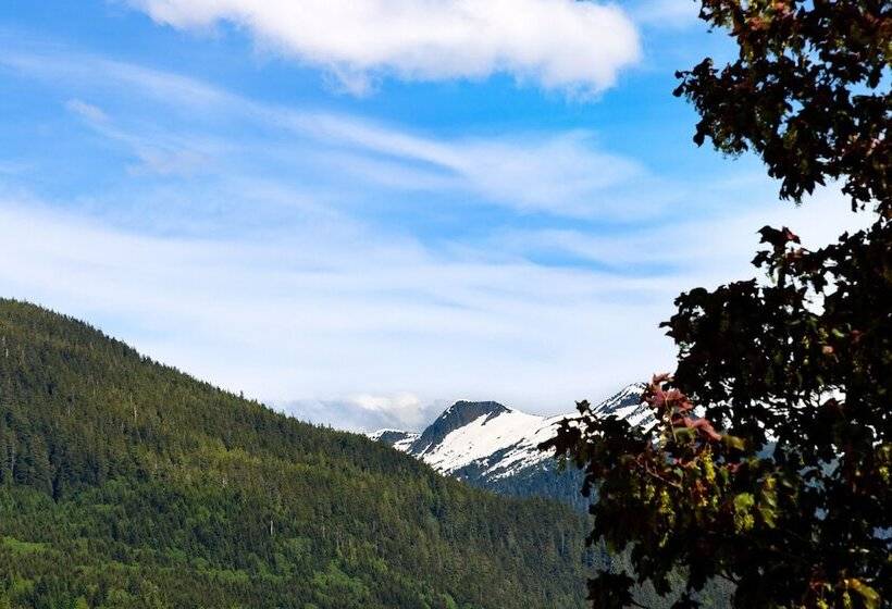 هتل The Ketch Inn